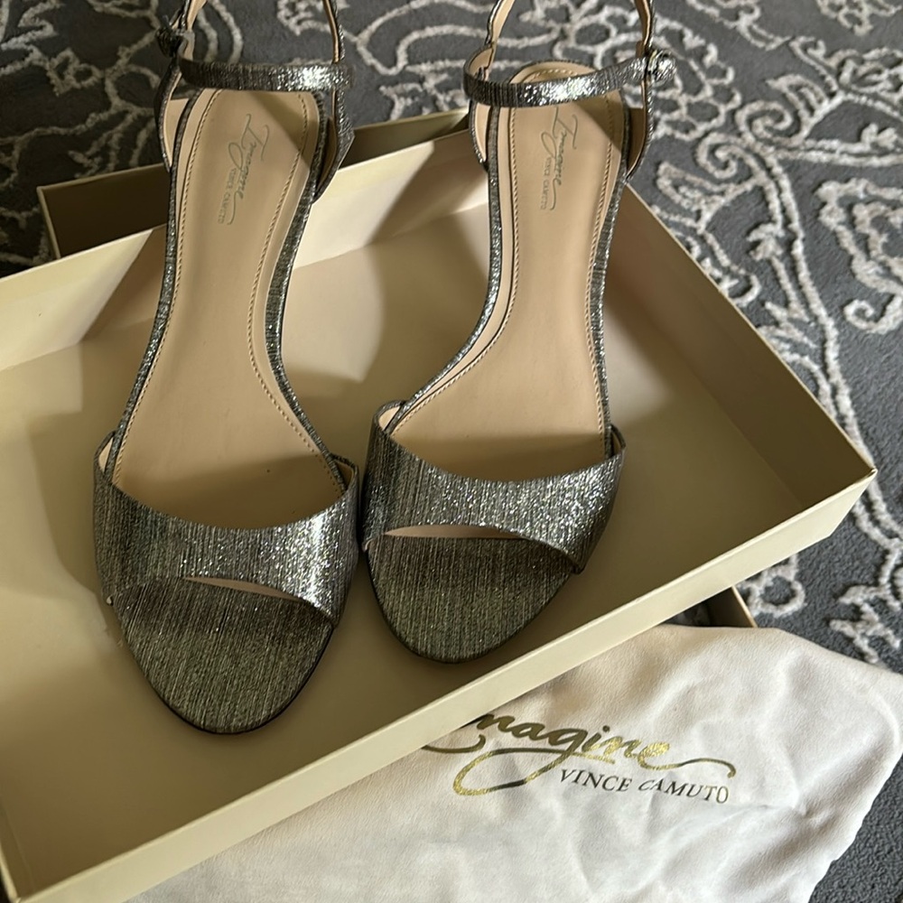 Beautiful kitten heel platinum colored sandals for dressy occasion. Only worn 2X